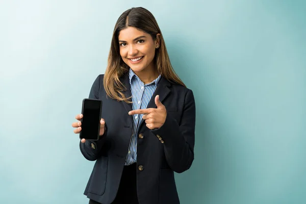 Good Looking Young Female Executive Pointing Mobile Phone While Standing — Stock Photo, Image