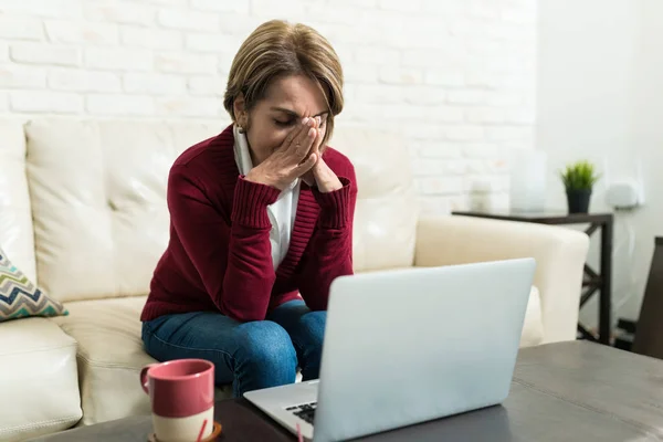 Depressed Senior Woman Sitting Laptop Living Room — Stock Photo, Image