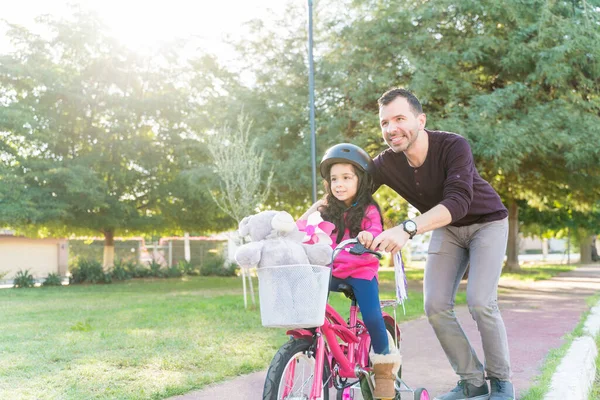 Mid Adult Father Teaching Daughter Ride Bicycle Park — Stock Photo, Image