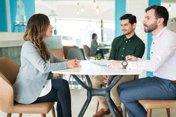 Male Professionals Discussing Resume Job Applicant Recruitment Office — Stock Photo, Image