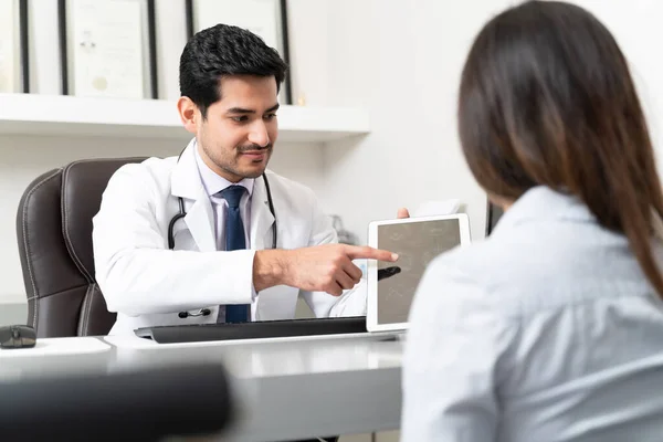 Confident Latin Male Surgeon Showing Mri Scan Digital Tablet Patient — Stock Photo, Image