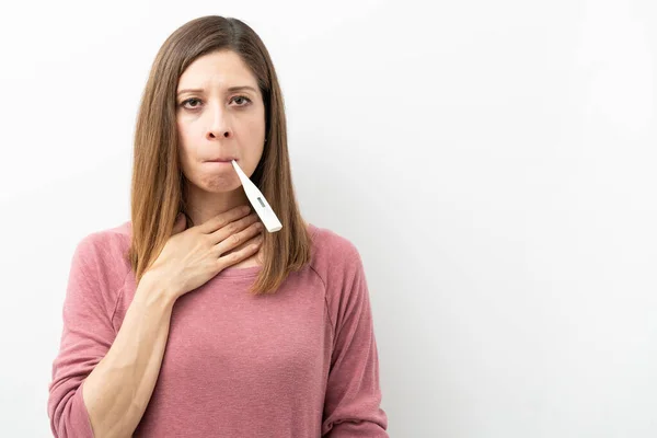 Portrait Brunette Woman Touching Her Throat Using Thermometer Check Fever — Stock Photo, Image