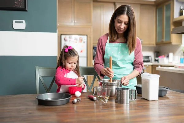 Caucasian Mother Daughter Mixing Ingredients Together Getting Ready Bake Cake — Stock Photo, Image