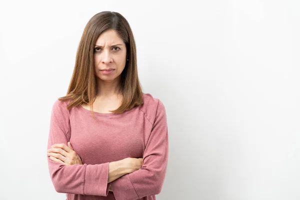 Woman Her 40S Looking Upset Angry Arms Crossed Studio — Stock Photo, Image