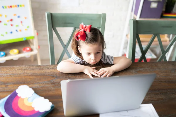 High Angle View Little Girl Being Homeschooled Home Using Laptop — Stock Photo, Image