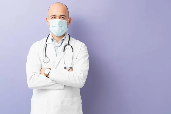 Male Doctor Wearing Surgical Mask Lab Coat Arms Crossed Studio — Stock Photo, Image