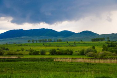 Karanlık gökyüzü Kara fırtına bulutları Yağmurdan önce.