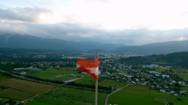 Rakouská Vlajka Větru Vlajkou Zamračená Obloha — Stock video