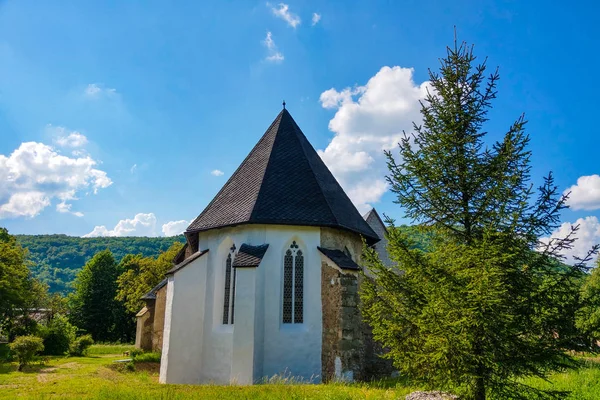 Plesivec, Slovakia, 14 May 2019: Old gothic church in Plesivec. Selective focus. — Stock Photo, Image