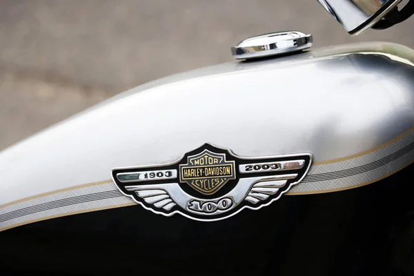 Minsk, Bealrus - 16 de mayo de 2019: Harley-Davidson motor company. Exposición de motocicletas. El elemento de motocicleta Harley-Davidson . —  Fotos de Stock