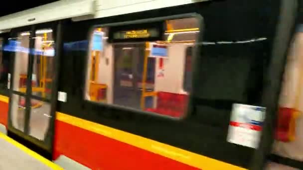 Varšava Polsko Května 2019 Metro Varšavě Vlak Metru Polsko — Stock video