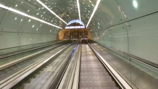 Warschau Polen Mai 2019 Arbeit Moderne Rolltreppe Reisen Zug Berufsverkehr — Stockvideo