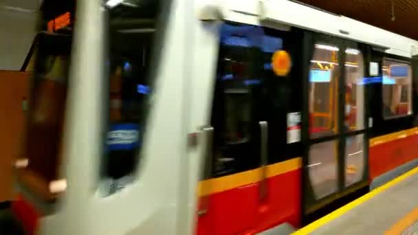 Warszawa Polska Maja 2019 Metro Warszawie Pociąg Metrze Polska — Wideo stockowe