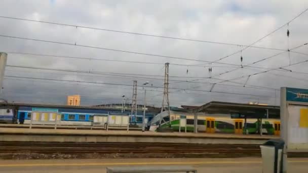 Varsovie Pologne Arpil 2019 Train Arrive Quai Gare Les Passagers — Video