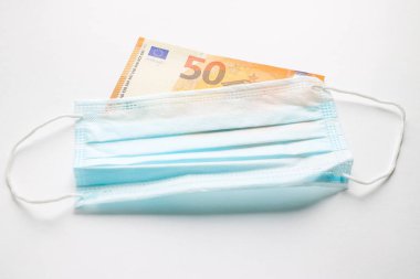 Beyaz arkaplanda tek kullanımlık resim maskeleri