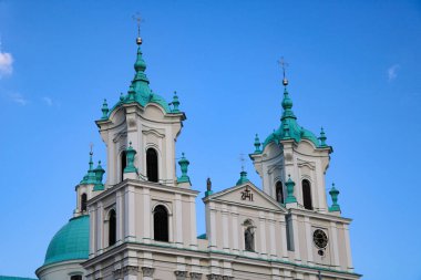 Grodno, Belarus - 15 Mayıs 2019: Ünlü tarihi eser Grodno 'daki St. Francis Xavier Katedrali' dir. Doğu Avrupa 'da yaz tatili için en iyi yer..