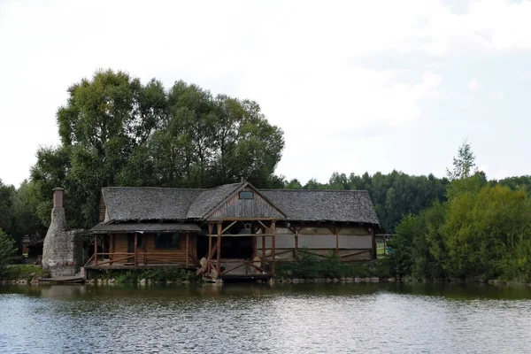 Üzerindeki Eski Değirmenin Manzarası — Stok fotoğraf