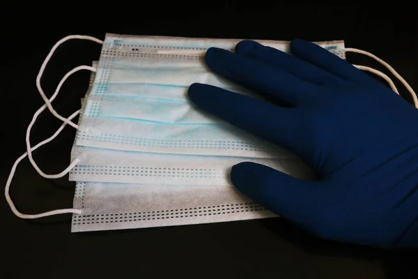 Medizinische Maske Und Geschützte Blaue Handschuhe Medizinische Schutzbinde Coronavirus — Stockfoto