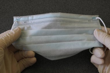 Tıbbi maske. Koronavirüs salgını. Koronavirüs gribi, tehlikeli grip, mikroskop virüsü, koronavirüs salgını. Coronavirus 2019-nCoV