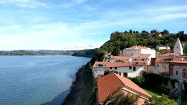 Piran 'daki manzara, Slovenya' nın turizm merkezi. Deniz manzaralı.