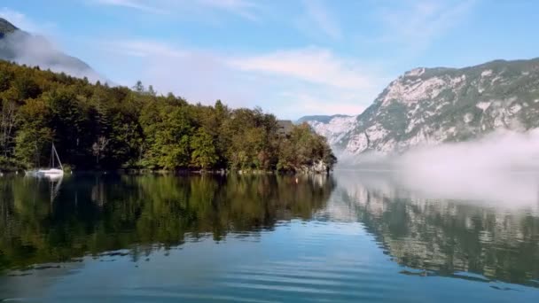 Slovenya Daki Bohinj Gölü Nde Sonbahar Sezonu — Stok video