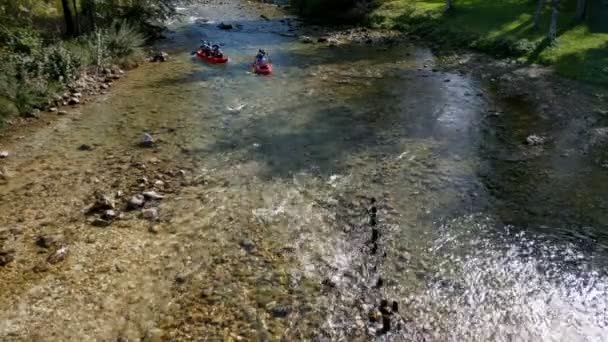 ボヒンジ湖 スロベニア 2019年5月15日 スロベニア国立公園のボヒンジ湖でラフティングを楽しむ人 Triglav — ストック動画