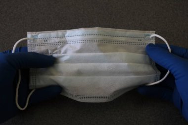 Tıbbi maske. Koronavirüs salgını. Koronavirüs gribi, tehlikeli grip, mikroskop virüsü, koronavirüs salgını. Coronavirus 2019-nCoV