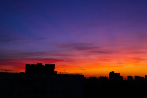 Skyline Der Stadt Und Bauarbeiten Nach Sonnenuntergang Selektiver Fokus — Stockfoto