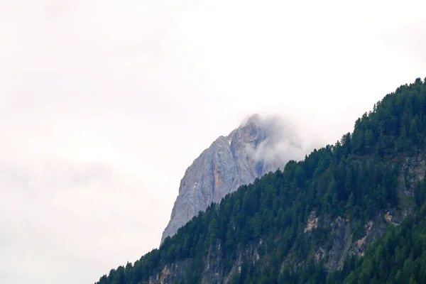 Hautes Montagnes Dans Les Dolomites Italie Ciel Brumeux — Photo