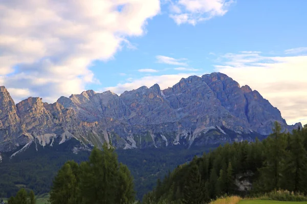 Piękny Letni Krajobraz Fantastyczna Alpejska Przełęcz Wysokie Góry Dolomity Włochy — Zdjęcie stockowe