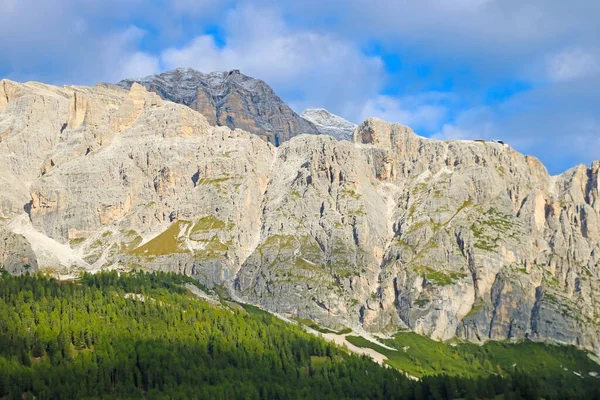 Hermosos Dolomitas Italia Día Despejado Con Cielo Azul Las Montañas —  Fotos de Stock