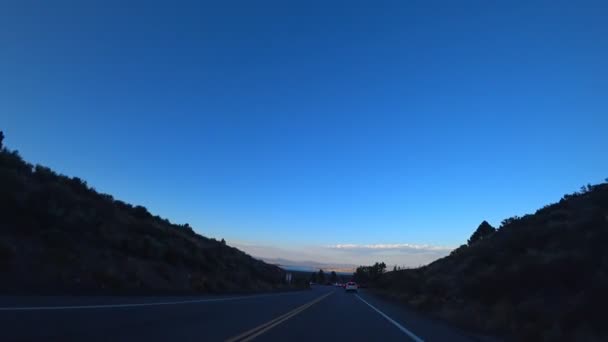 Conduciendo Por Ruta 395 Cerca Del Lago Mono Viñedo Lee — Vídeos de Stock