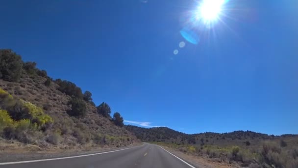 Camino Del Desierto Vehículo Solitario California — Vídeos de Stock