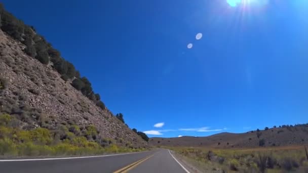 Road Trip Podróż Pięknej Drodze Pustyni Nevada Kierunku Gór Yosemite — Wideo stockowe