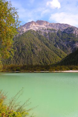 İtalya 'daki Dolomitler' de Lago di Landro Durrensee. Odaklanamıyorum
