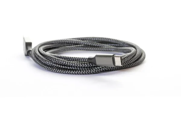 Beyaz Arkaplan İzole Fotoğrafında Karaya oturmuş Kablo Usb Tipi C