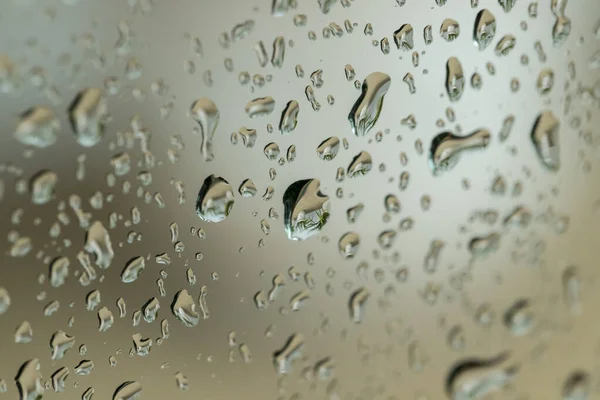 Cam zemin üzerindeki Whater deopletler