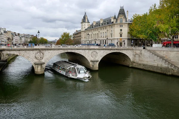 Nave da crociera Seine River . — Foto Stock