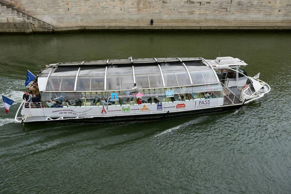 Seine River Cruise ship flyger. — Stockfoto