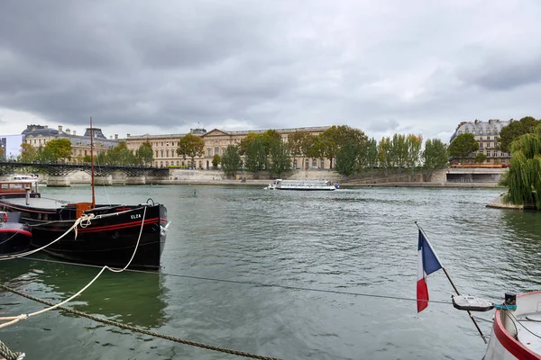 Seine River Cruise ship flyger. — Stockfoto