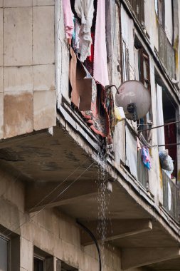 terk edilmiş apartman binaları