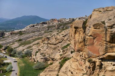 Georgia 'daki antik Uplistsikhe mağara kasabasının manzarası..