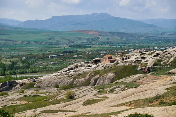 Georgia 'daki antik Uplistsikhe mağara kasabasının manzarası.. — Stok fotoğraf