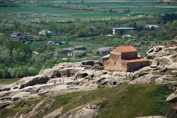 Widok na otaczający krajobraz w starożytnym mieście jaskini Uplistsikhe w Gruzji. — Zdjęcie stockowe