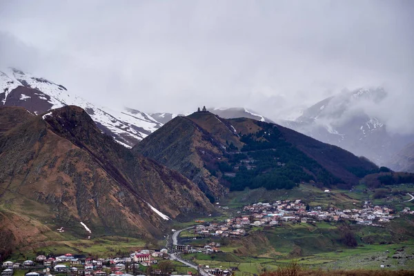 Церква Святої Трійці Високому Пагорбі Селі Гергеті Georgia Caucasus Mountain — стокове фото