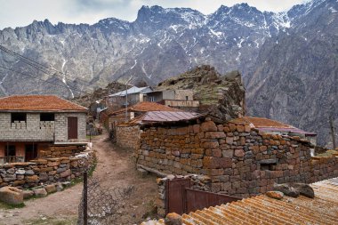 Tedo - Gürcistan 'ın Kazbegi belediyesinde, Stepantsminda toplumunda bir köy, Dariali vadisinde yer almaktadır. Dariali Boğazı.