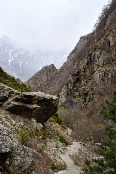 Tedo - a village in Georgia , in the Kazbegi municipality , in the Stepantsminda community , is located in the Dariali valley.Dariali Gorge. — Stock Image Tedo Village Georgia Kazbegi Municipality Stepantsminda Community Located Dariali Valley Stock Picture