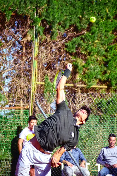 2019年12月26日，西班牙穆尔西亚：年轻运动员在穆尔西亚网球场接受训练. — 图库照片