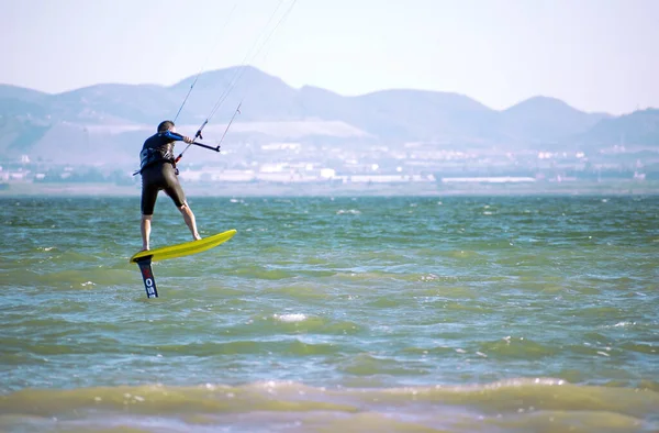 Los Narejos Espanha Maio 2020 Sportsman Praticando Hidrofiol Kite Surf — Fotografia de Stock