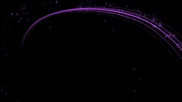 Αφηρημένα φόντο που χαρακτηρίζει μοβ φως ραβδώσεις με glittery σπινθήρες πετούν μέσα από το πλαίσιο κίνησης — Αρχείο Βίντεο
